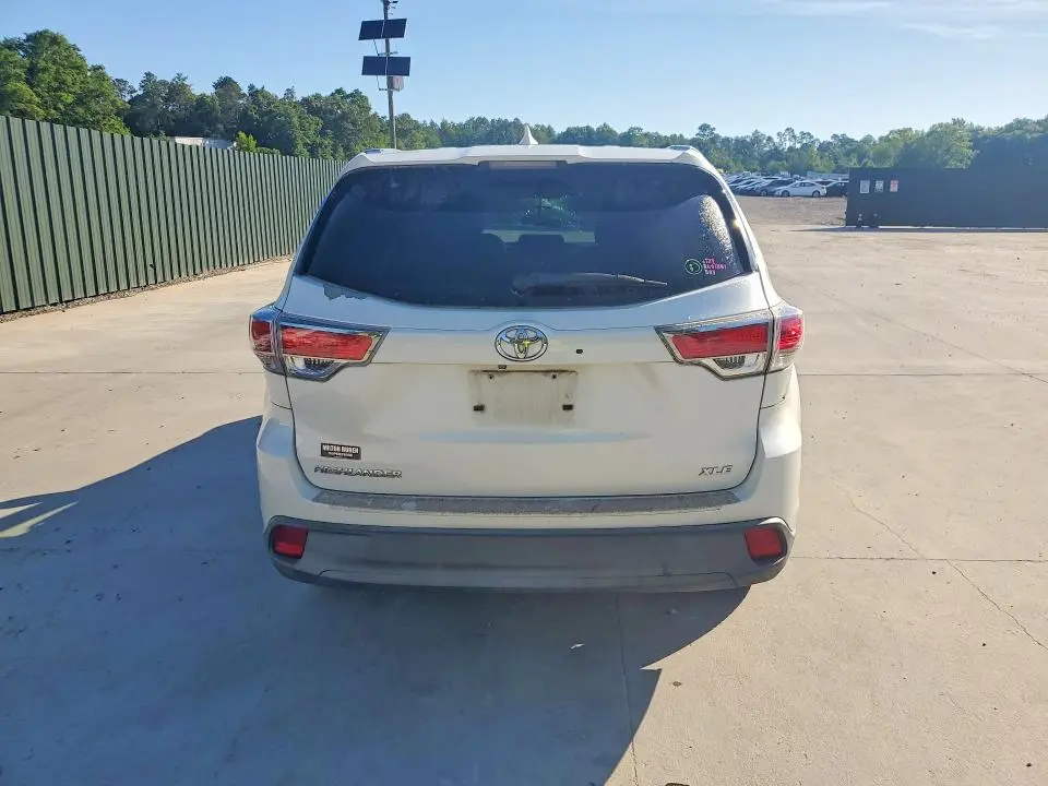 2014 TOYOTA HIGHLANDER XLE  