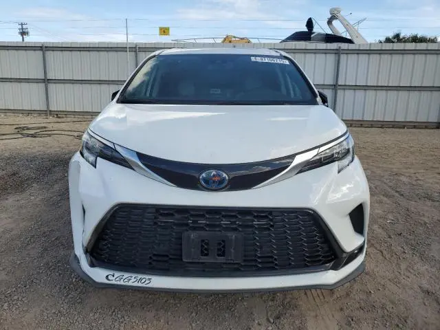 2022 TOYOTA SIENNA XSE  