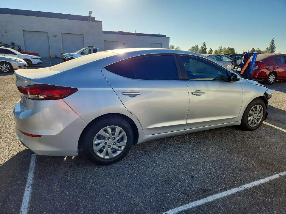 2018 HYUNDAI ELANTRA SE  