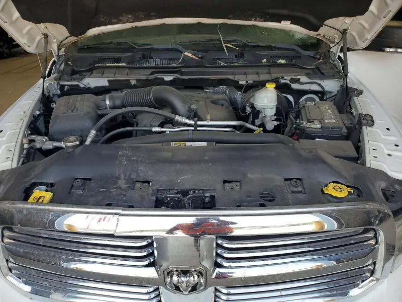 2016 RAM 1500 SLT  