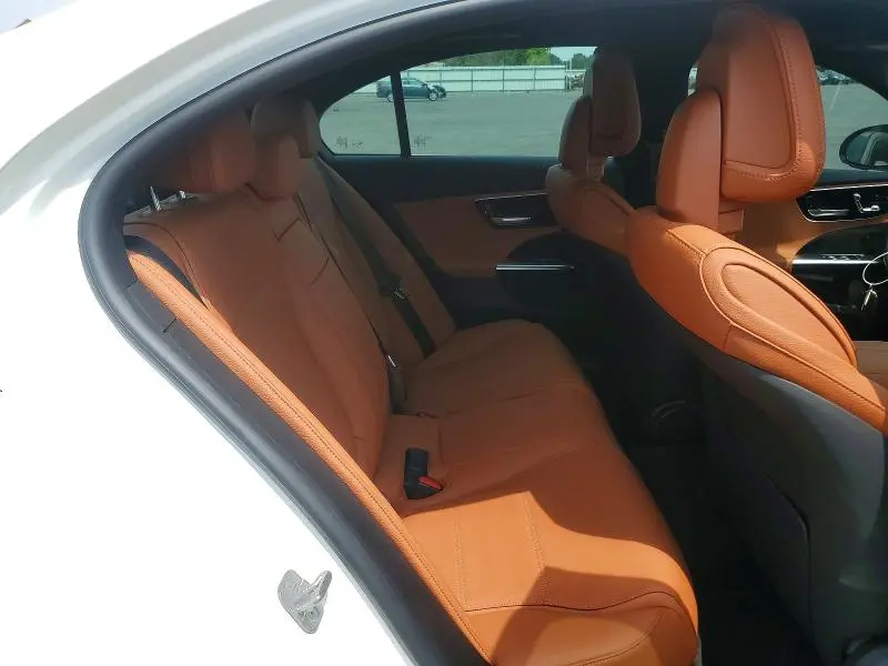 2025 MERCEDES-BENZ C 300  