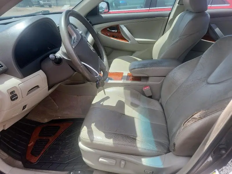 2011 TOYOTA CAMRY XLE V6  