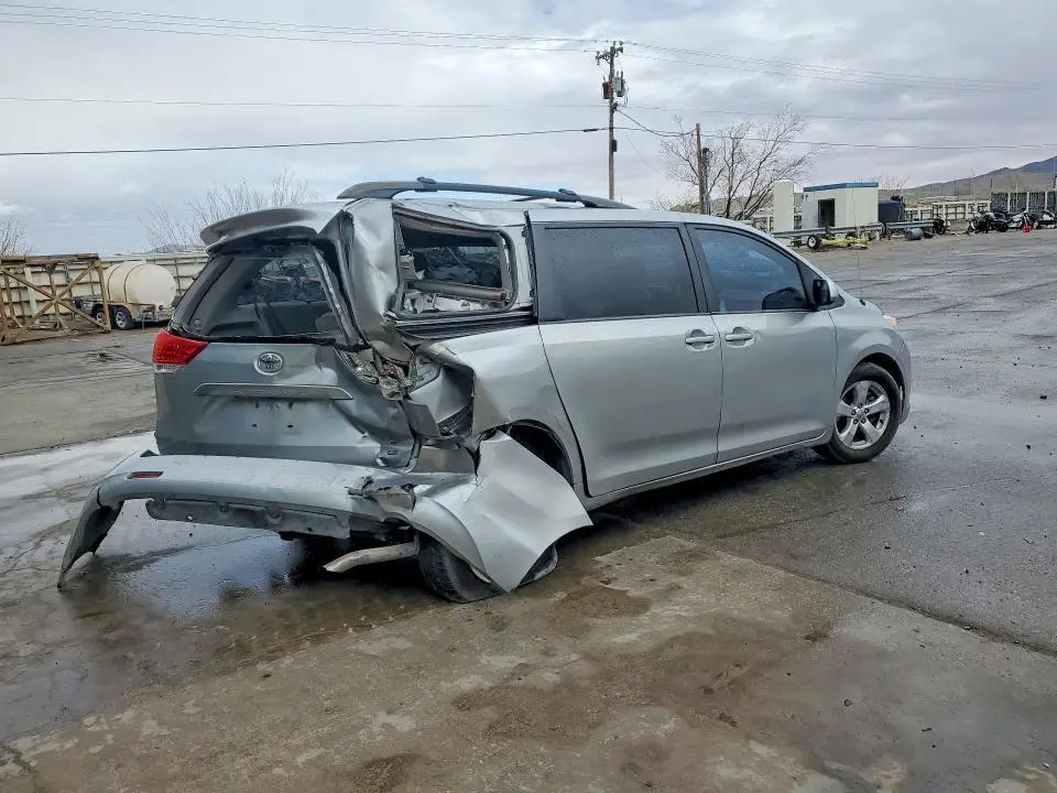 2014 TOYOTA SIENNA LE 8-PASSENGER  