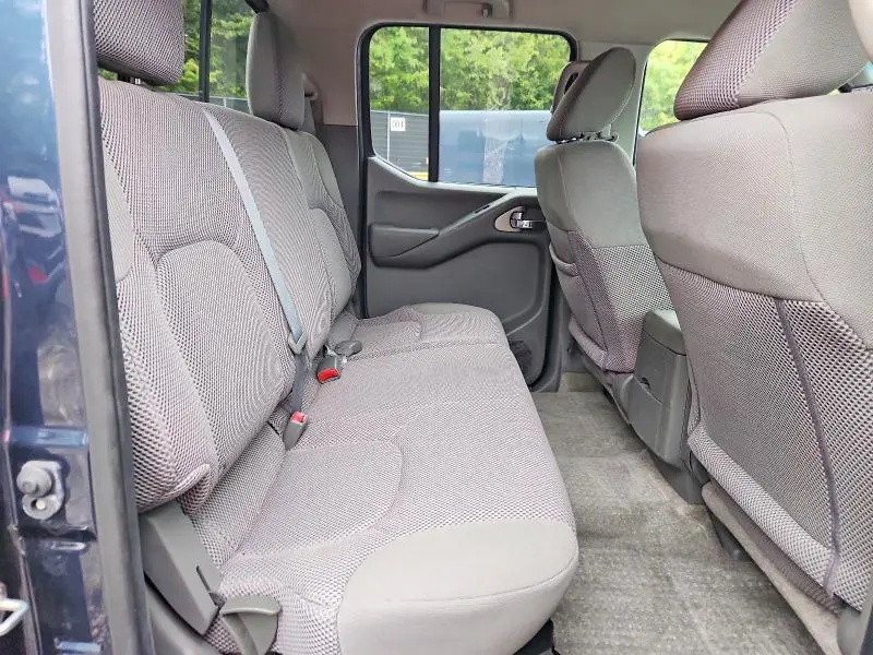 2016 NISSAN FRONTIER SV  
