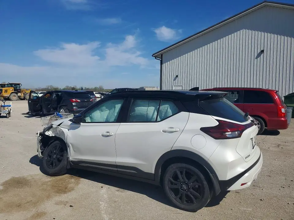 2023 NISSAN KICKS SR  