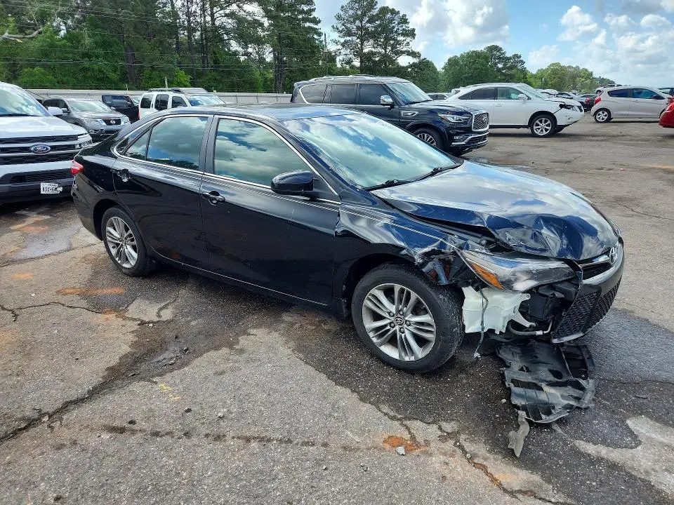2016 TOYOTA CAMRY SE  