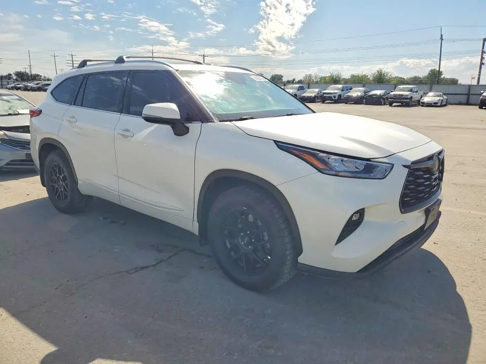 2020 TOYOTA HIGHLANDER XLE  