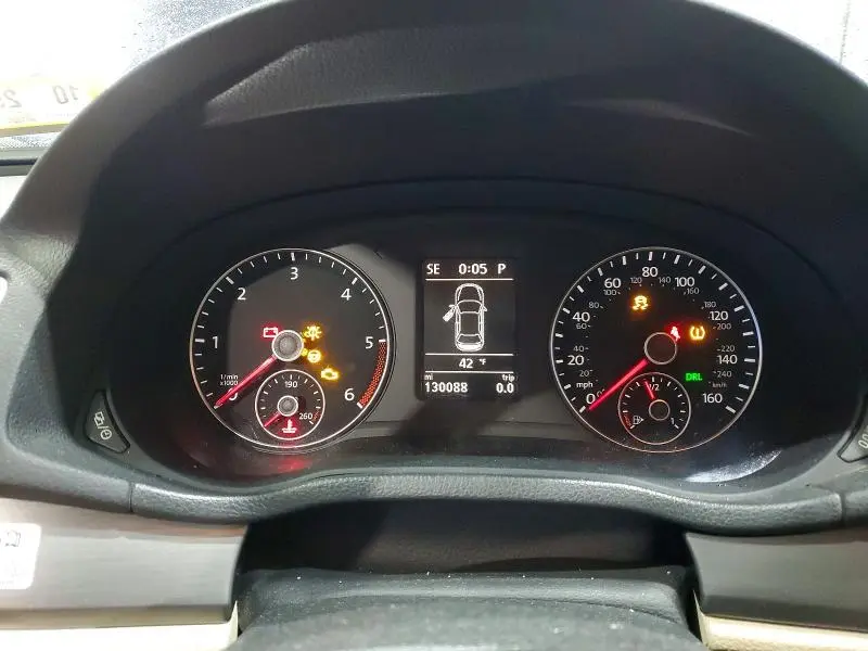 2015 VOLKSWAGEN PASSAT SE  