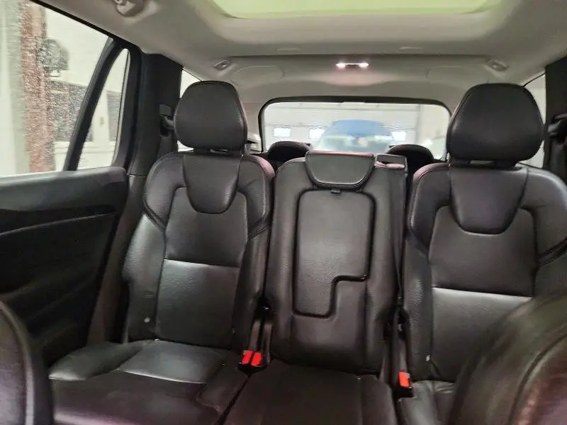 2017 VOLVO XC90 T6  