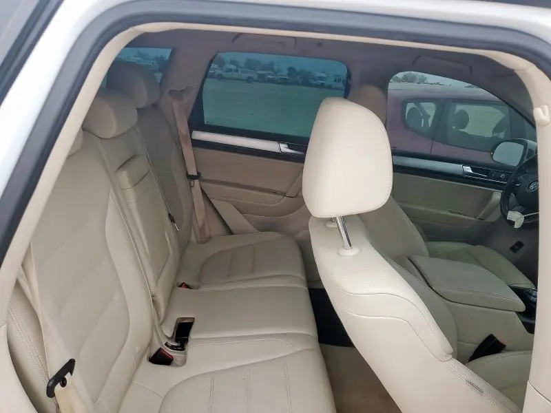 2016 VOLKSWAGEN TOUAREG SPORT  