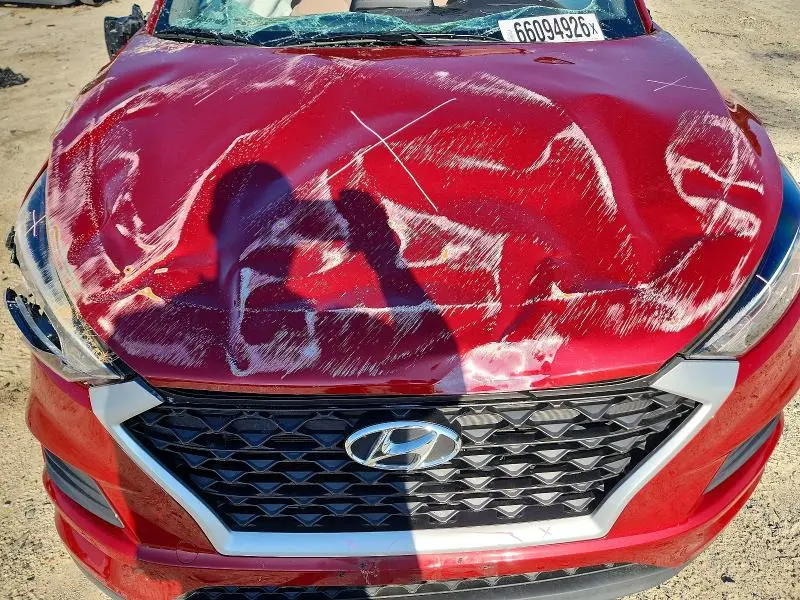 2021 HYUNDAI TUCSON SE  