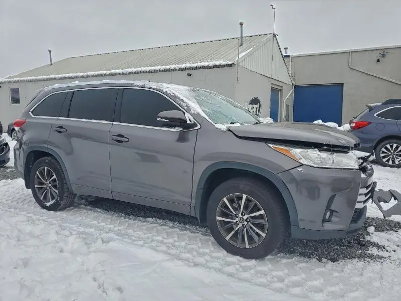 2018 TOYOTA HIGHLANDER SE  