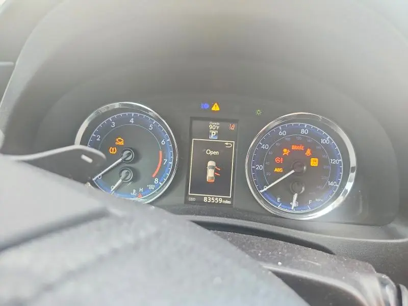 2018 TOYOTA COROLLA SE  