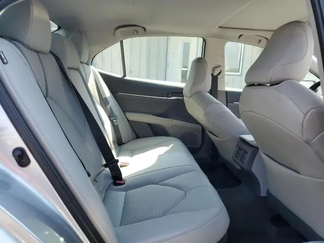 2021 TOYOTA CAMRY XLE  