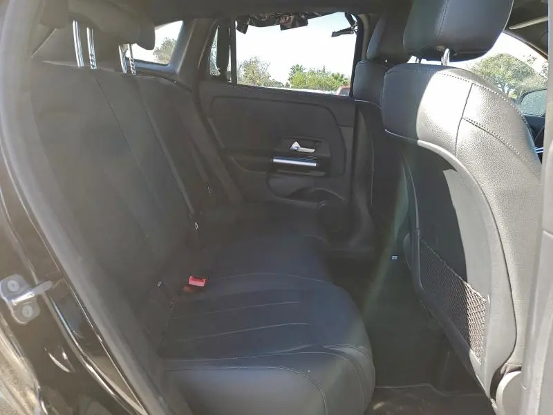 2025 MERCEDES-BENZ GLA 250  