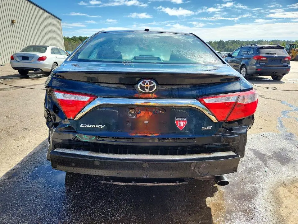 2015 TOYOTA CAMRY SE  