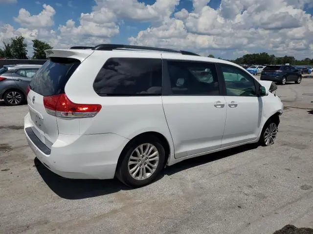 2014 TOYOTA SIENNA XLE  