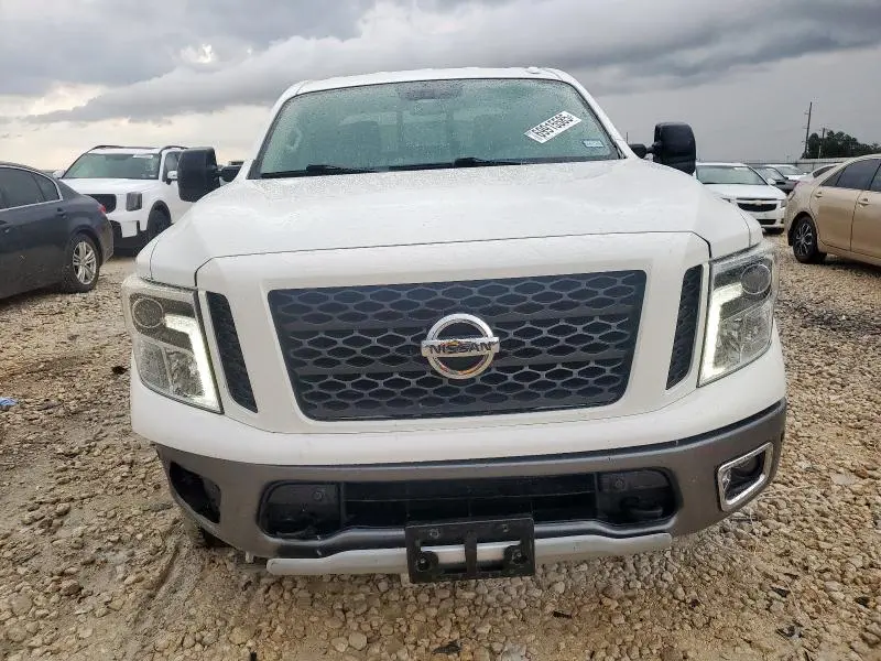 2017 NISSAN TITAN SV  