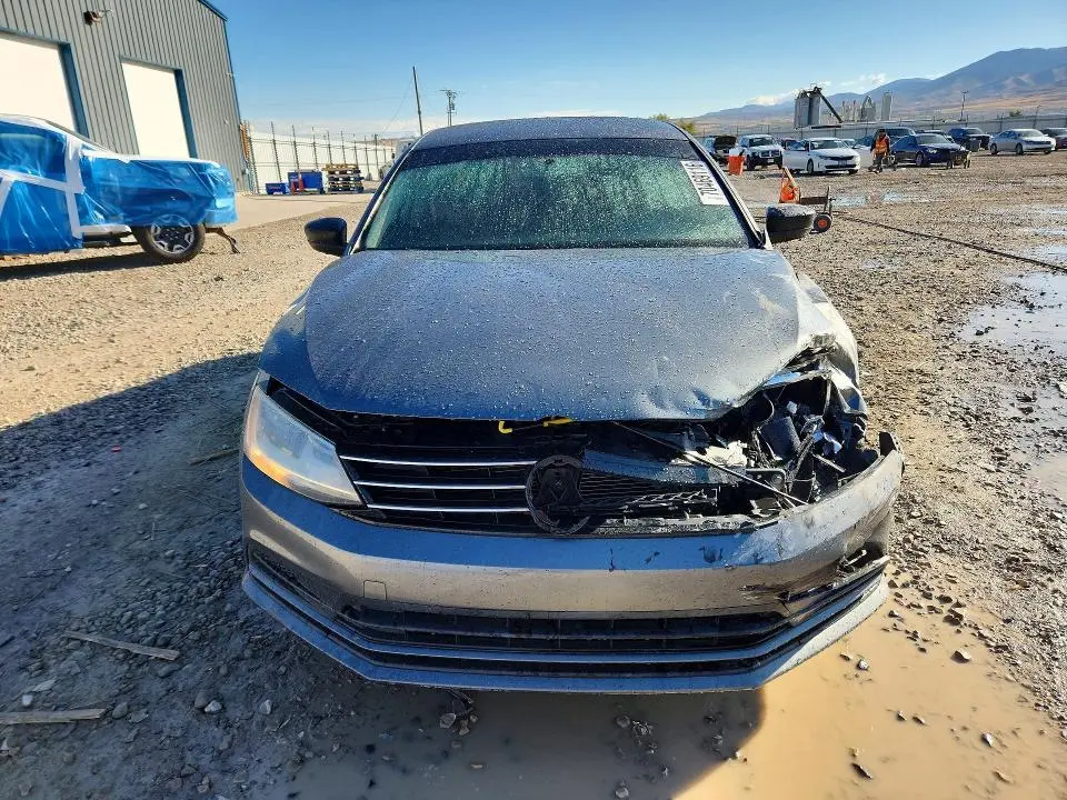 2016 VOLKSWAGEN JETTA SE  