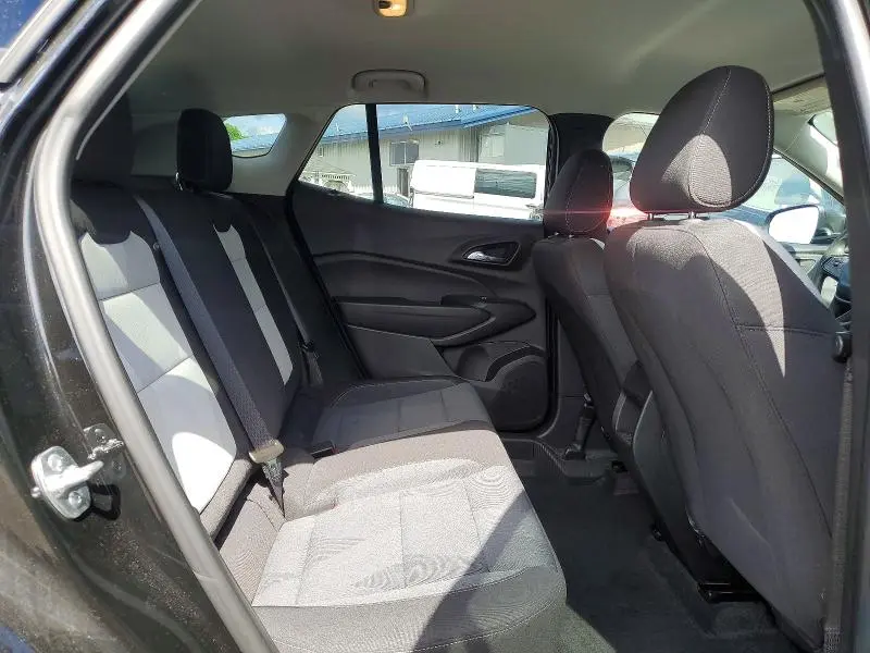 2025 CHEVROLET TRAX LS  