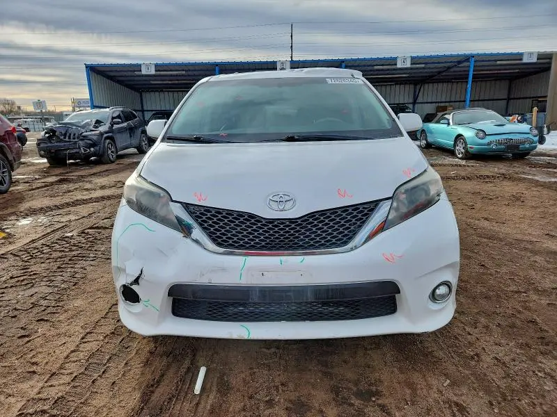 2014 TOYOTA SIENNA SE 8-PASSENGER  
