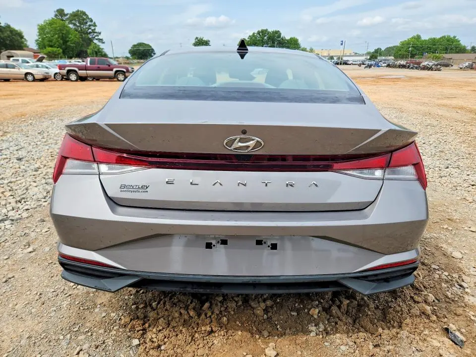 2022 HYUNDAI ELANTRA SEL  