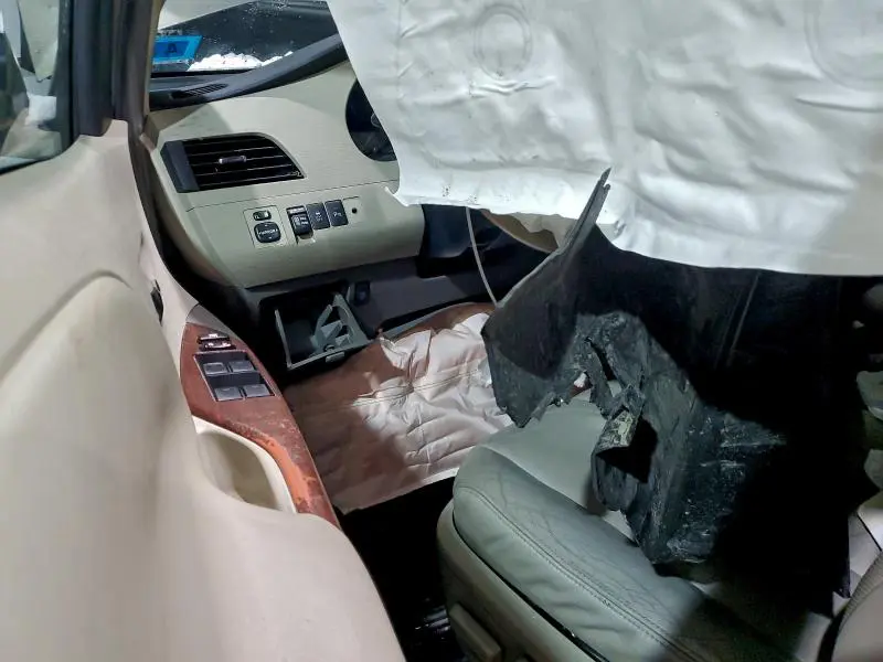 2011 TOYOTA SIENNA XLE  
