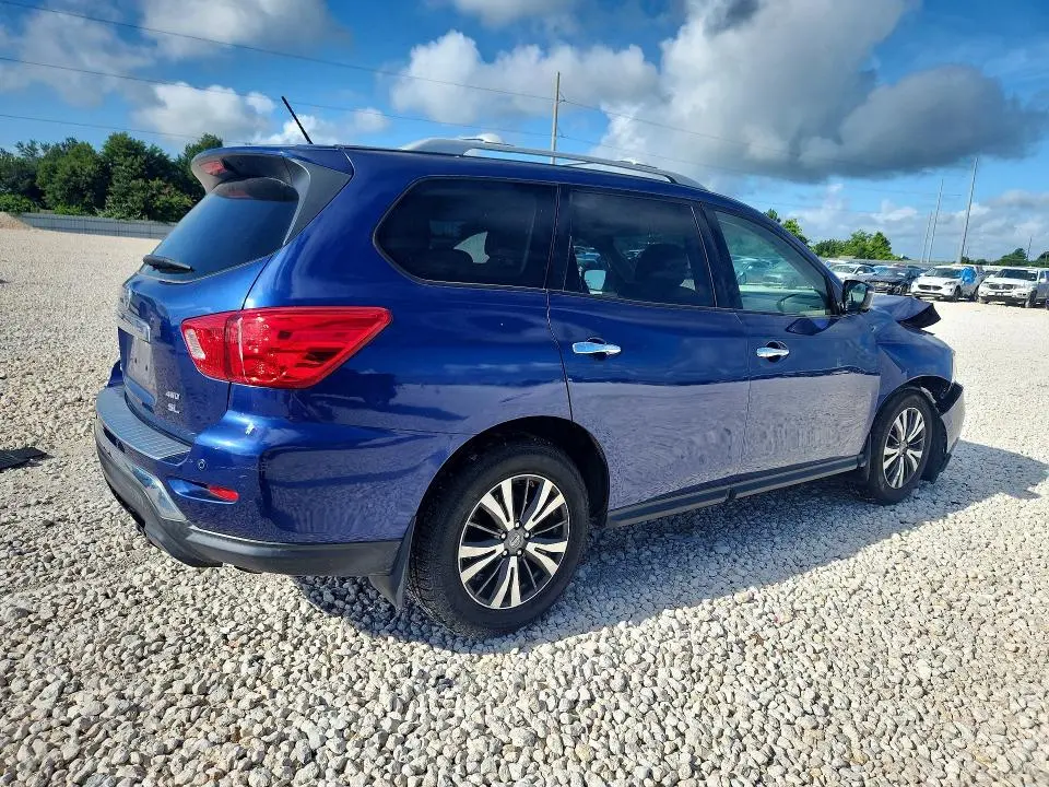 2017 NISSAN PATHFINDER SL  