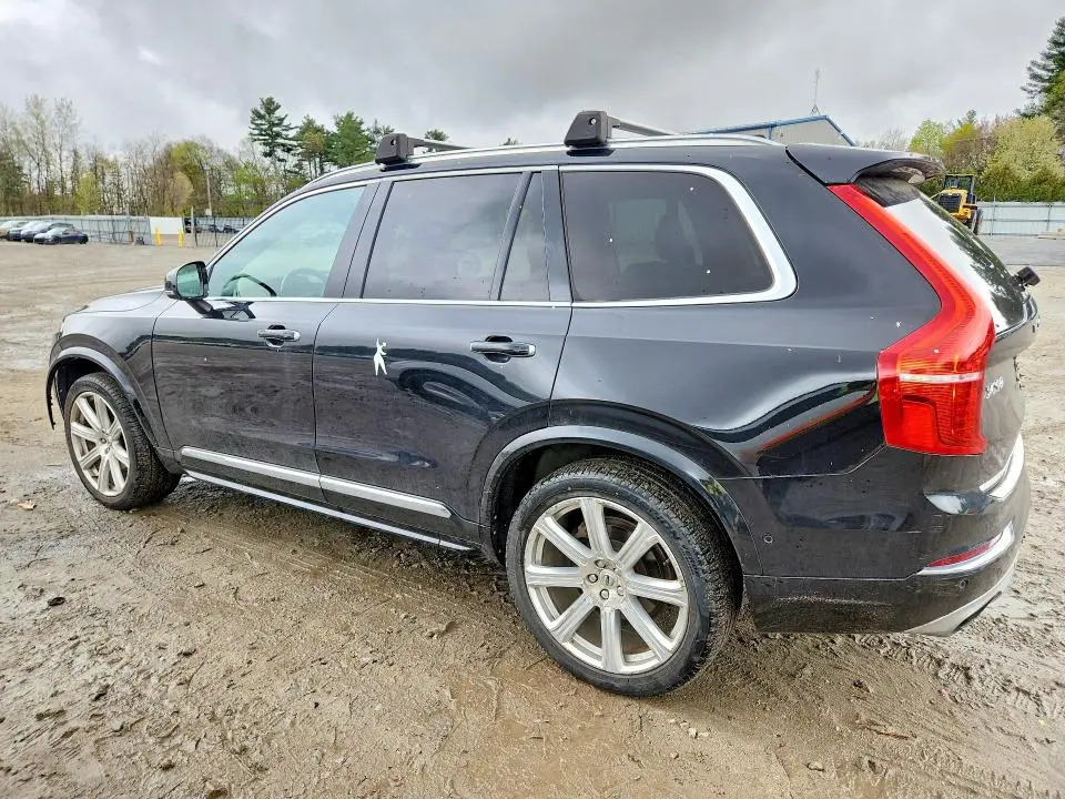 2017 VOLVO XC90 T6  