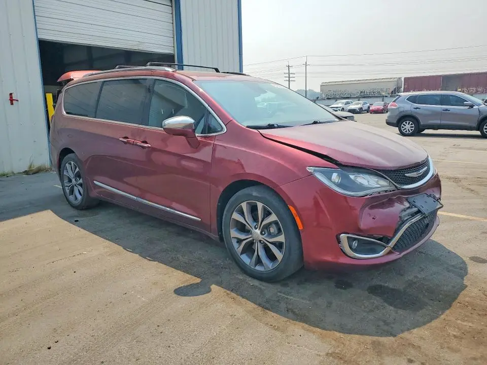 2017 CHRYSLER PACIFICA LIMITED  