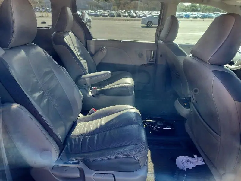 2011 TOYOTA SIENNA LIMITED 7-PASSENGER  