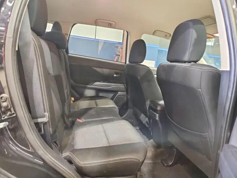 2016 MITSUBISHI OUTLANDER SE  