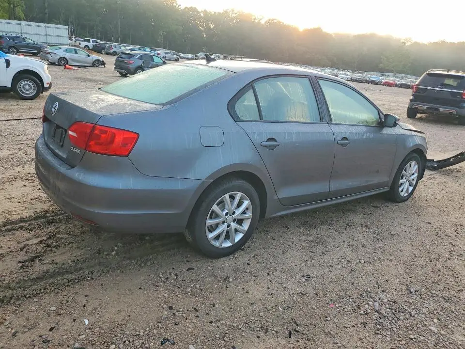 2011 VOLKSWAGEN JETTA SE  