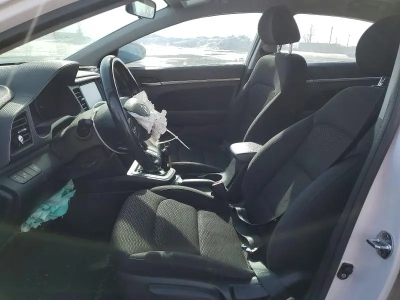 2019 HYUNDAI ELANTRA SE  