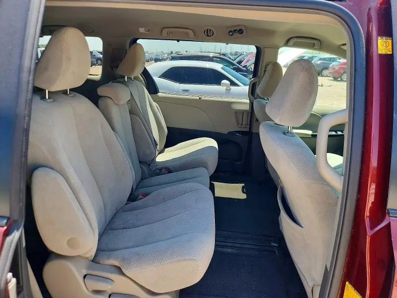2011 TOYOTA SIENNA LE  