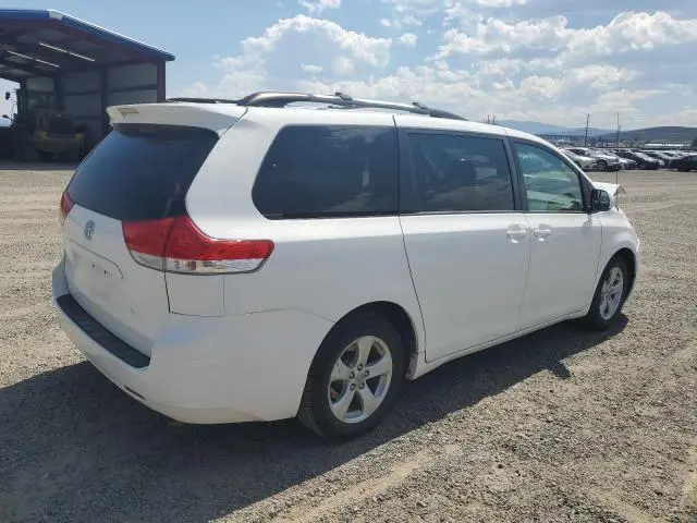 2014 TOYOTA SIENNA LE
