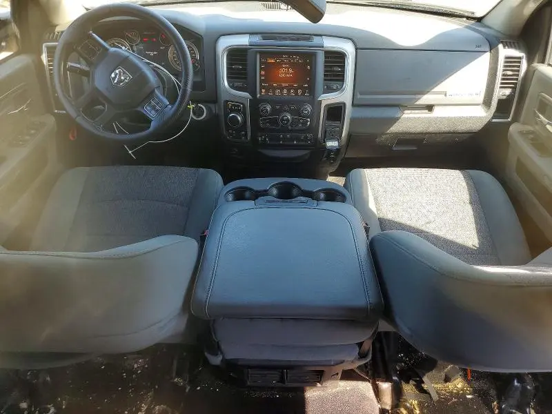 2016 RAM 1500 SLT  