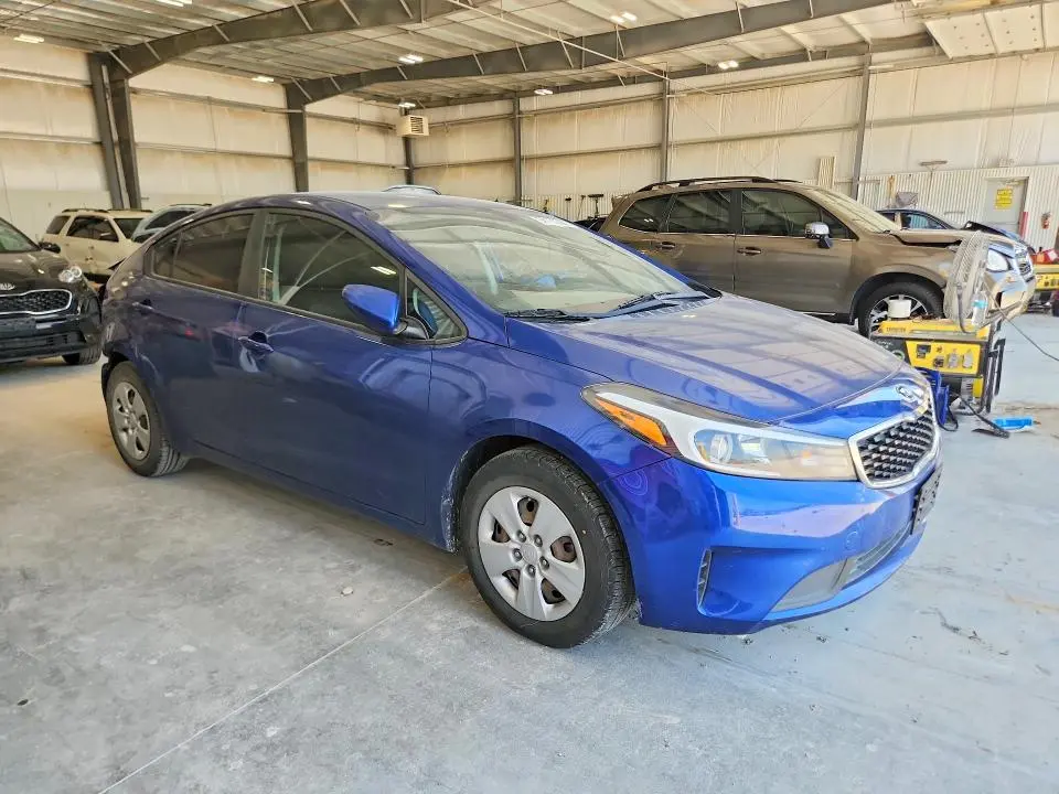 2017 KIA FORTE LX  