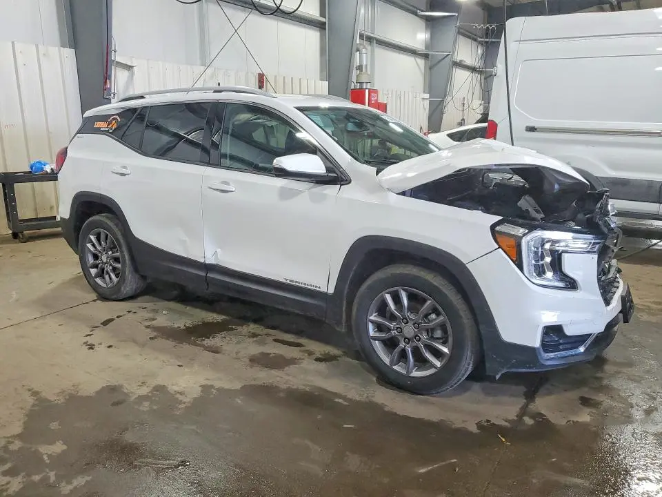 2024 GMC TERRAIN SLT  