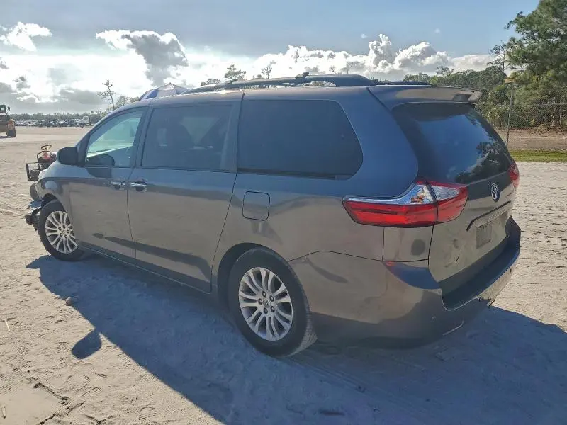 2015 TOYOTA SIENNA XLE  