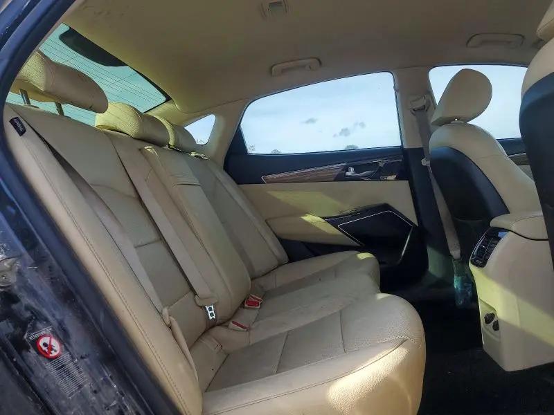 2017 KIA CADENZA PREMIUM  