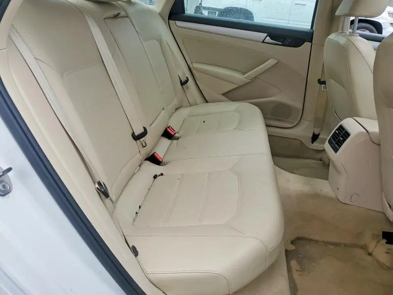 2013 VOLKSWAGEN PASSAT SE  