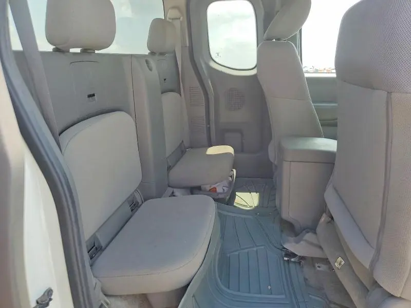 2013 NISSAN FRONTIER S  