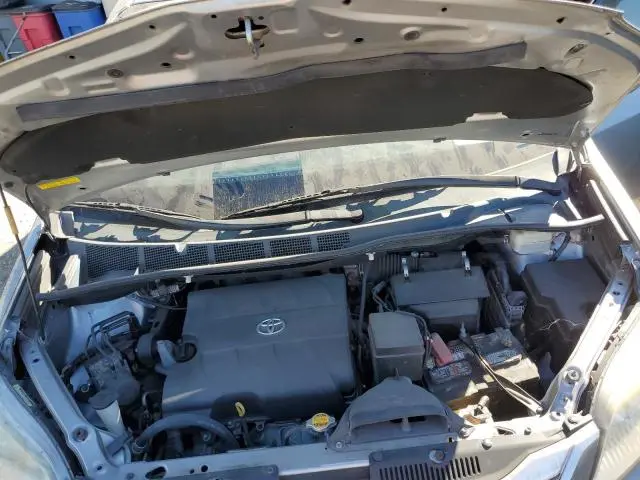 2013 TOYOTA SIENNA XLE  