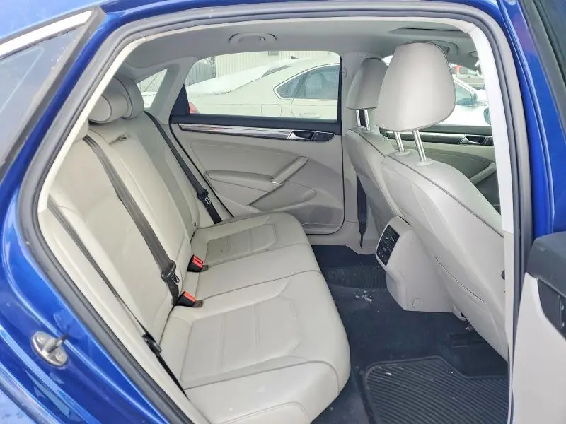 2016 VOLKSWAGEN PASSAT SE  