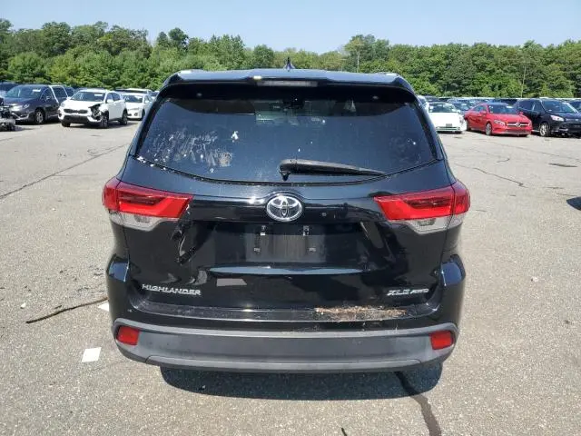 2019 TOYOTA HIGHLANDER SE  