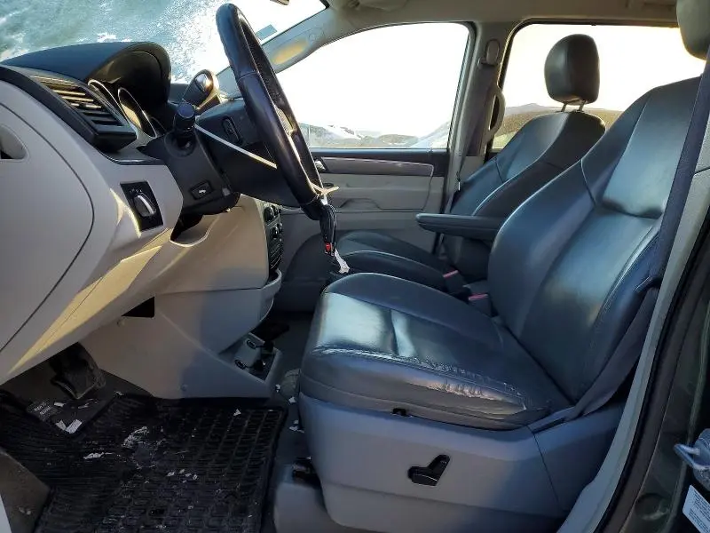 2010 VOLKSWAGEN ROUTAN SE  