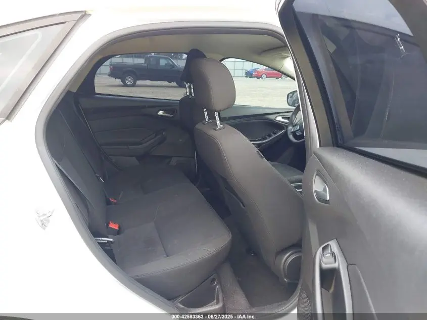 2016 FORD FOCUS SE