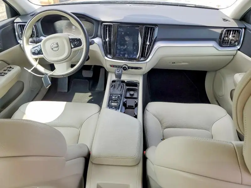 2020 VOLVO S60 T5 MOMENTUM  