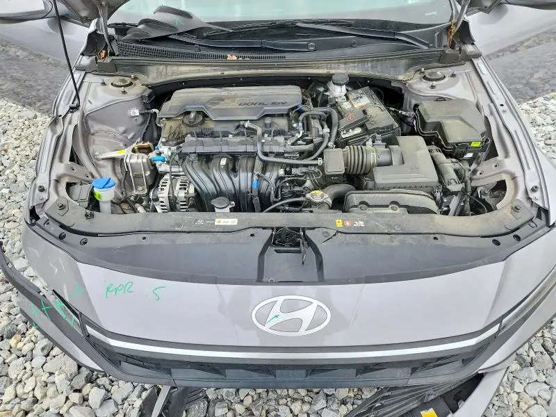 2025 HYUNDAI ELANTRA SE  